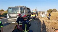 Desactivado el plan de emergencias por el vuelco de un camión cisterna en Niebla (Huelva) al ser trasvasada su carga