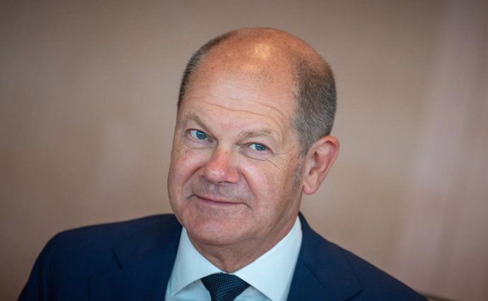 24 August 2022, Berlin: German Chancellor Olaf Scholz waits for the start of the federal cabinet meeting at the Chancellor's Office. Photo: Michael Kappeler/dpa