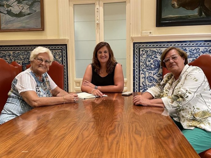 Reunión de la alcaldesa con la Federación Nacional de la Mujer Rural-FEMUR.