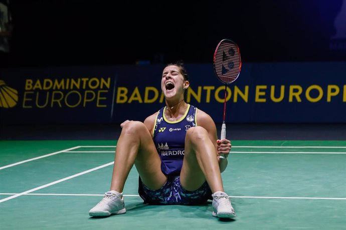 Archivo - Carolina Marín celebrando una victoria en el Europeo de Bádminton de Madrid de 2022