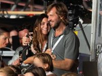 Amaia Salamanca y Rosauro Varo, derroche de complicidad en presencia de sus hijos en el concierto de Dani Martín
