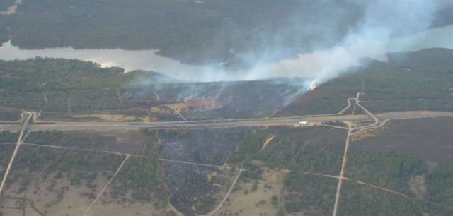 Imagen del incendio de Val de Santa María en la tarde de este miércoles.
