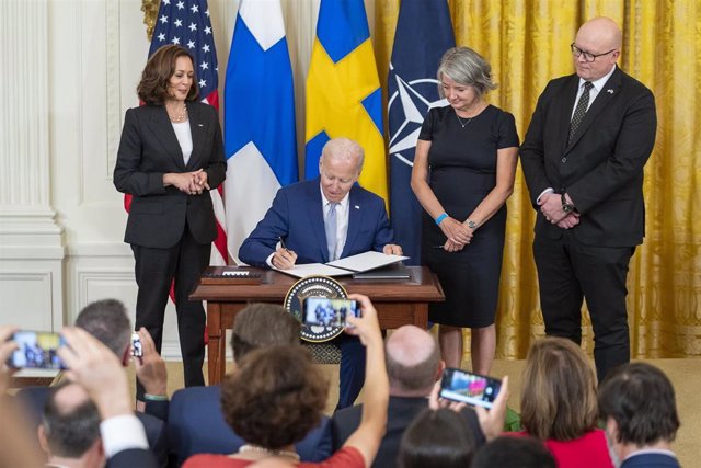 El presidente de Estados Unidos, Joe Biden, firma la adhesión de Suecia y Finlandia en la OTAN