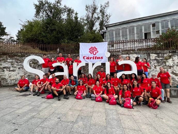 Jóvenes voluntarios de Cáritas peregrinan a Santiago.