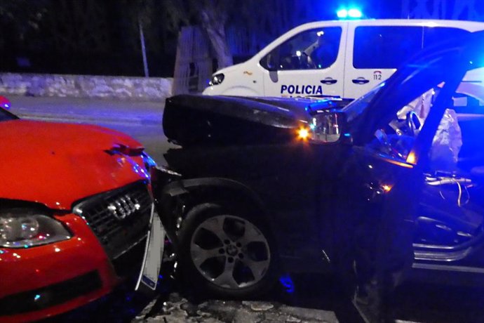 Los dos coches, tras la colisión.