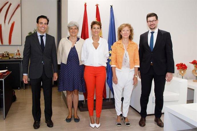-D: Pablo Zalba, Comisario De Los Cursos Europeos De Verano; Sylvie Goulard, Vicegobernadora Del Banco De Francia; La Presidenta María Chivite; Margarita Delgado, Subgobernadora Del Banco De España, Y Fabian Huttner, Representante Del Deutsche Bundesban
