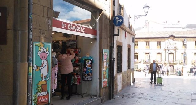 Archivo - Turismo, Oviedo, Semana Santa, Turistas.