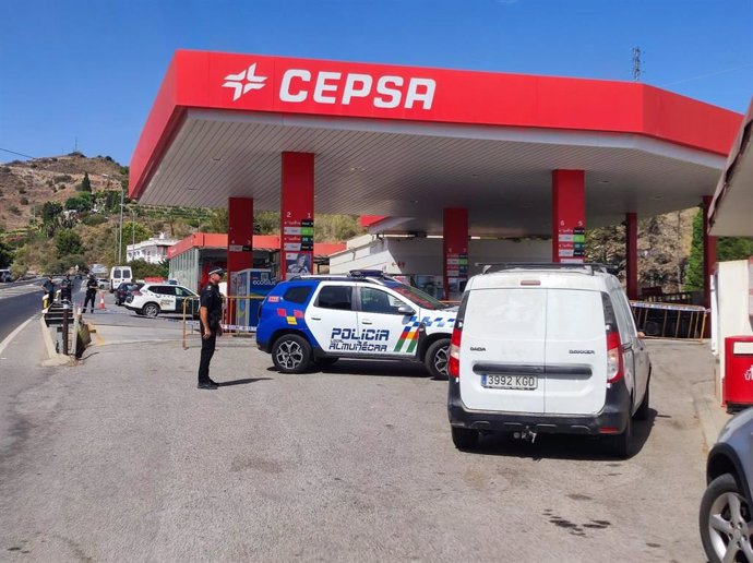 Gasolinera acordonada en La Herradura, este pasado miércoles