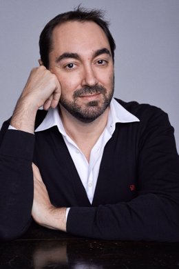 El Escritor Nando López Da Voz A Quince Jóvenes En Su Última Novela 'Cuál Es Tu Lucha'.
