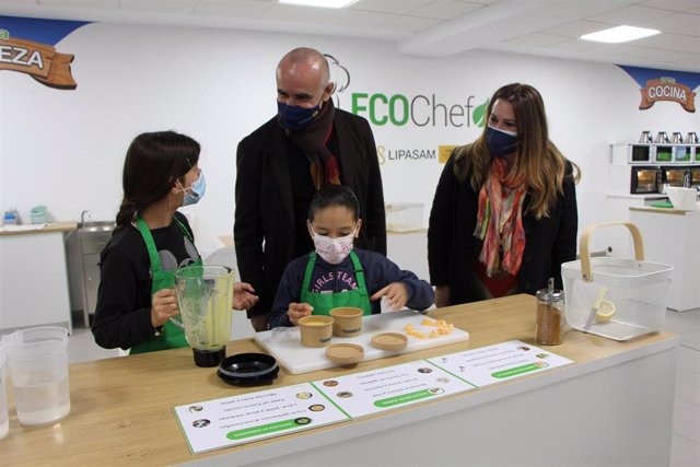 Archivo - Sevilla.- El Ayuntamiento pone en marcha talleres escolares de Lipasam para promover el consumo responsable de alimentos