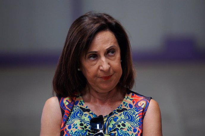 a ministra de Defensa, Margarita Robles, durante su visita al ALA 35 del Ejército del Aire y del Espacio, en la Base Aérea de Getafe, a 23 de agosto de 2022, en Getafe, Madrid (España).