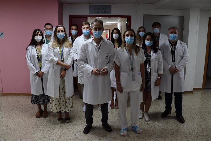 Miembros del servicio de Cirugía Oral y Maxilofacial del Virgen de las Nieves de Granada