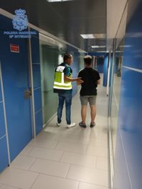 Detenido un joven de 18 años por incendiar varias veces la casa del padre de su novia y simular amenazas