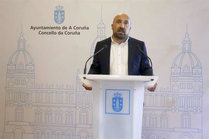 El portavoz del gobierno local de A Coruña, José Manuel Lage, en rueda de prensa