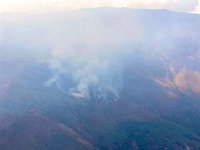 Numerosos medios aéreos trabajan en el incendio de Tornavacas que mantiene una evolución favorable