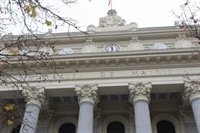 El Ibex 35 sube un 0,5% en la apertura y reconquista los 8.200 puntos a la espera de Powell