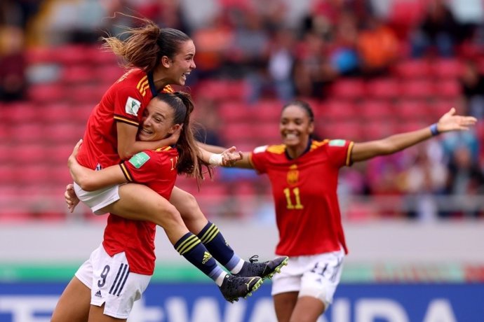 Las jugadoras de las selección española femenina Sub-20 celebran uno de los goles de Inma Gabarro en la semifinal del Mundial de Costa Rica