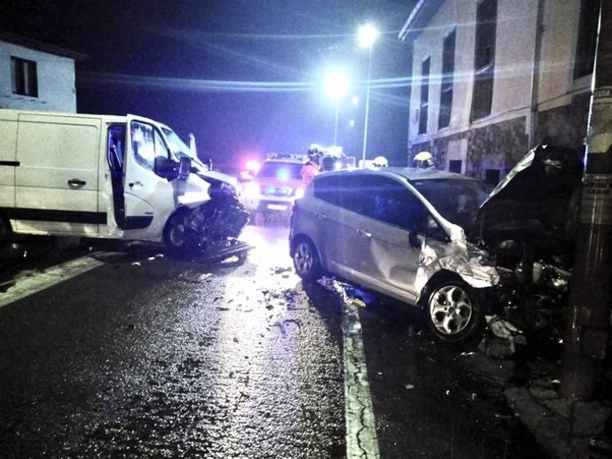 Accidente entre un turismo y una furgoneta en Corvera