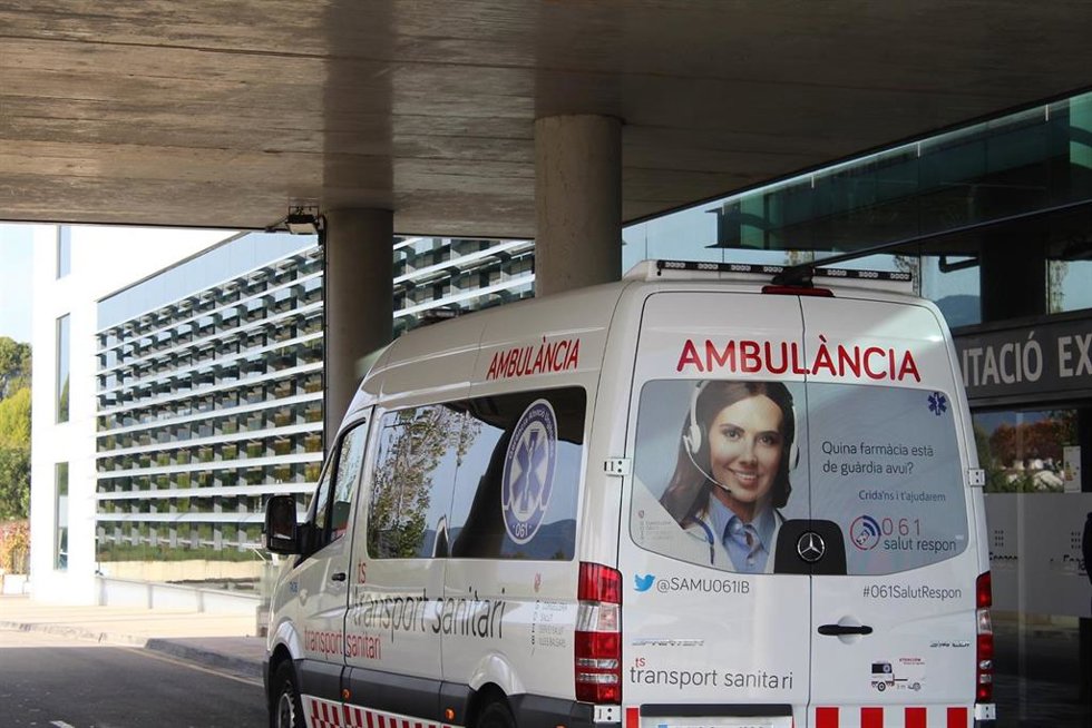 Archivo - Una ambulancia aparcada en el Hospital Universitario Son Espases.