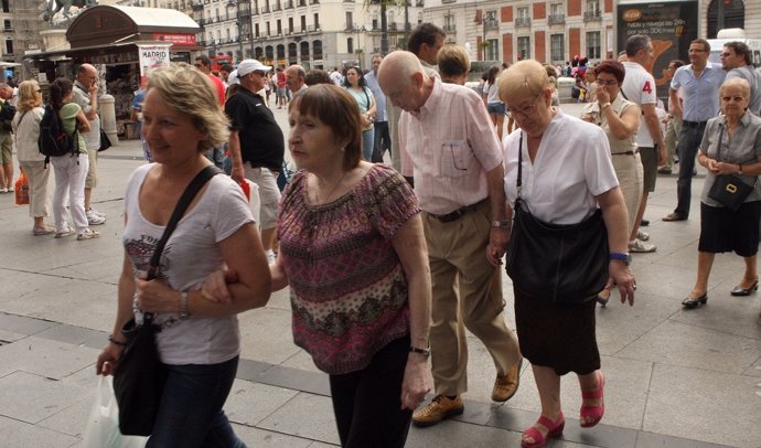 Archivo - Pensión media, jubilados, ancianos