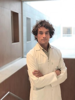 El doctor Tomás Toledo lidera el equipo que es "referente" en Andalucía y en el resto de España en este tipo de intervenciones.