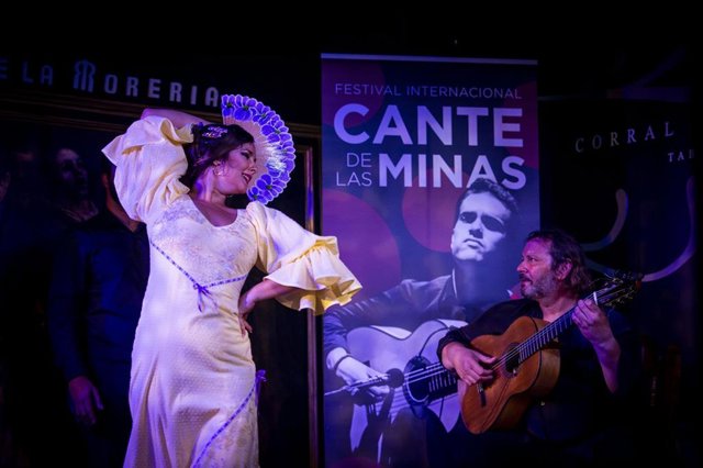 Archivo - Una bailaora de flamenco participa en las pruebas selectivas del Festival Internacional del Cante de las Minas, en el Corral de la Morería