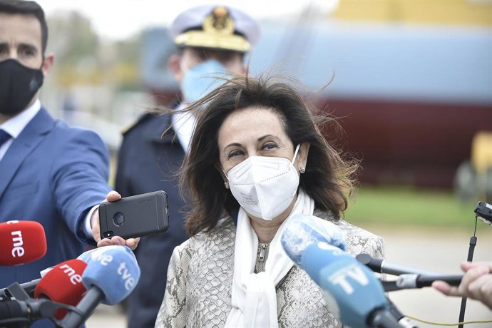 Archivo - La ministra de Defensa, Margarita Robles, en una visita a Cartagena, Murcia (España)