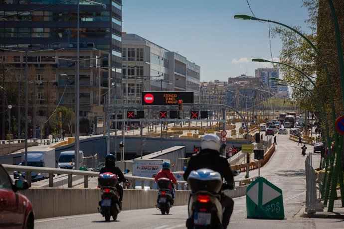 Archivo - Diverses motos circulant