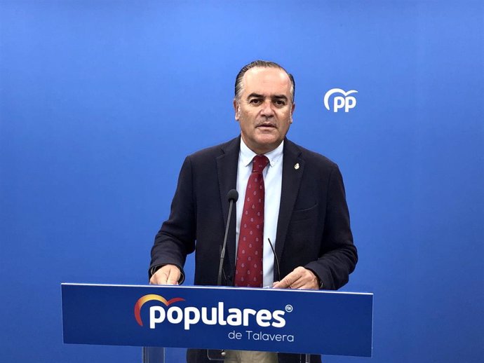 El senador del Partido Popular José Julián Gregorio, en rueda de prensa.