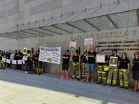 Trabajadores del operativo contra incendios reclaman en Valladolid ampliar el tiempo de contrato también a 'escuchas'