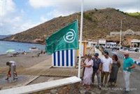 La bandera con la certificación 'S' de sostenibilidad turística ya ondea en El Portús, en Cartagena (Murcia)