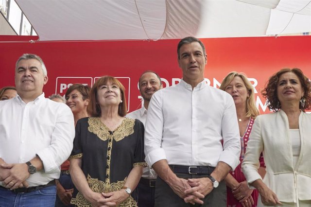 Archivo - (I-D) El secretario de Organización del partido socialista, Santos Cerdán;  la presidenta del PSOE, Cristina Narbona; el presidente del Gobierno de España, Pedro Sánchez; y la nueva vicesecretaria general del PSOE, María Jesús Montero