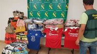 La Guardia Civil se incauta de medio millar de productos falsificados para ser vendidos en zonas turísticas