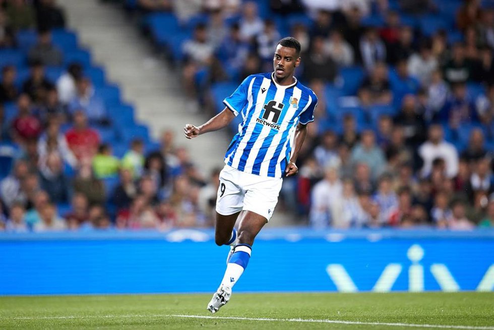 Archivo - El delantero Alexander Isak, durante un partido con la Real Sociedad