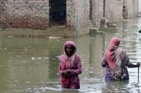 Pakistán declara el estado de emergencia nacional tras confirmar casi un millar de fallecidos por las inundaciones