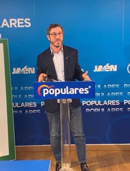 Archivo - El portavoz del PP en la Diputación, Miguel Contreras.