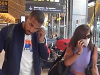 Anabel Pantoja y Yulen Pereira, serios y parcos en palabras, así han llegado a Madrid tras sus vacaciones en Menorca