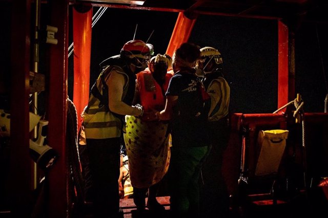 Rescate efectuado por el barco 'Ocean Viking' en el Mediterráneo