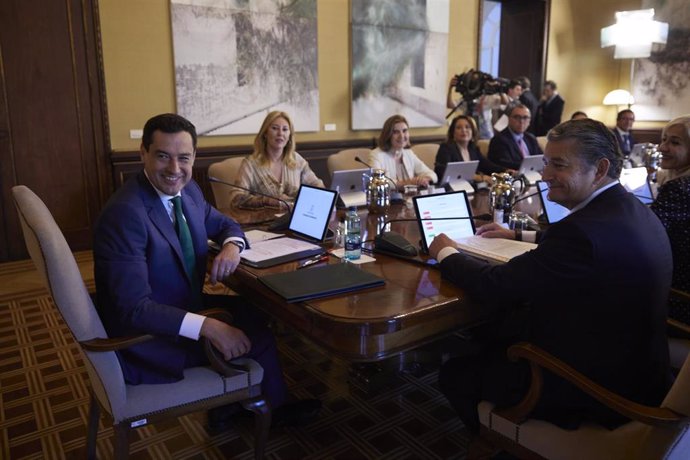 Archivo - Imagen de la primera reunión del actual Consejo de Gobierno, celebrada el 26 de julio.