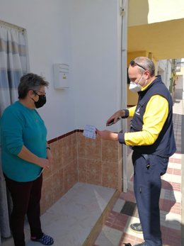 Archivo - Jaén.- Correos desarrolla una tecnología pionera para el cobro con tarjeta bancaria desde el PDA de los carteros