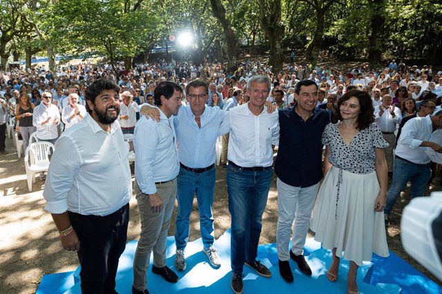 Acto de apertura del curso político por el PP con Alberto Núñez Feijóo junto a los líderes regionales, entre ellos Juanma Moreno.
