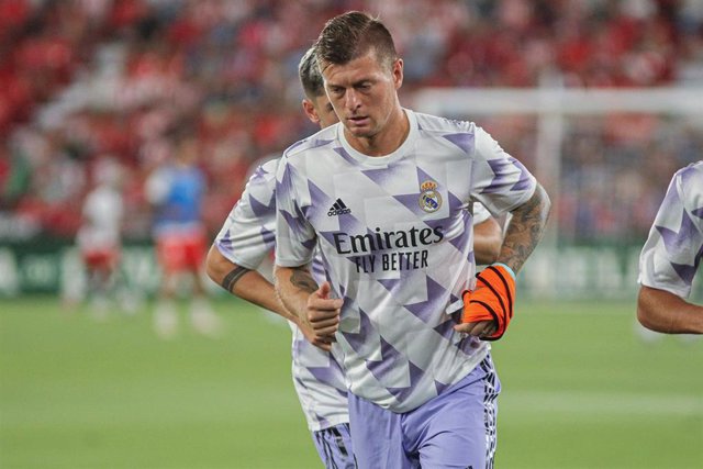 El jugador del Real Madrid Toni Kroos, durante un calentamiento.