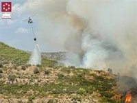 Declarados dos incendios de vegetación en Les Useres y Llombai provocados por la caída de rayos