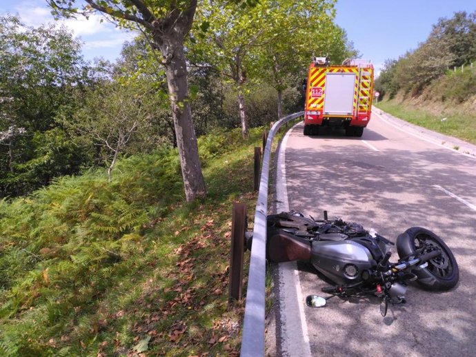 Colisión de motocicletas en Cabuérniga, con dos heridos