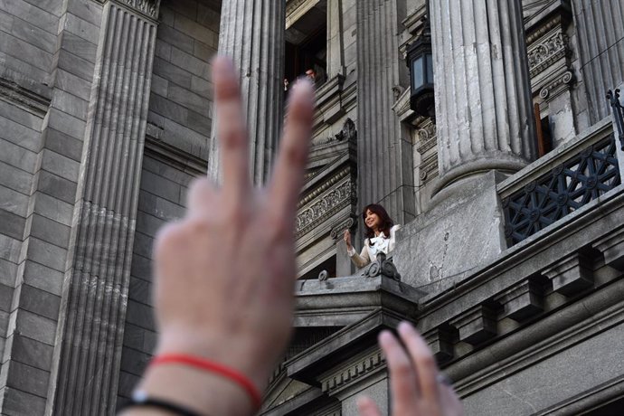 23 August 2022, Argentina, Buenos Aires: Current vice-president and former president of Argentina Cristina Fernandez de Kirchner (L) waves from a congressional balcony after making a public speech in her defense. A prosecutor asked for 12 years in priso