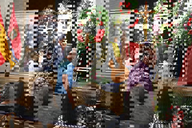 Los familiares de Manolo Sanlúcar reciben las muestras de condolencias por la muerte del guitarrista 