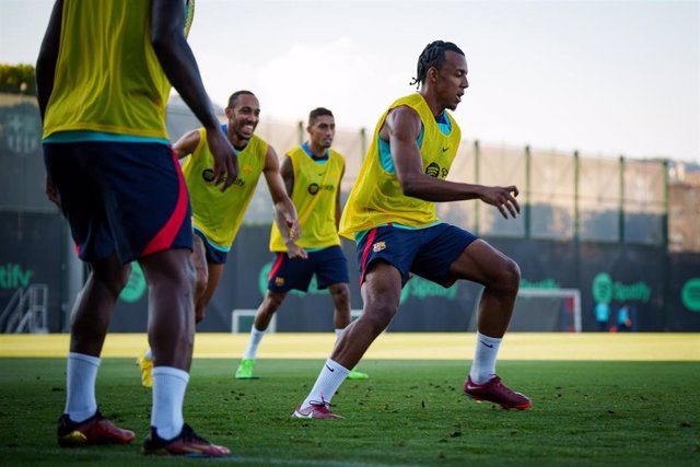 El nuevo defensa del FC Barcelona Jules Koundé en un entrenamiento en agosto de 2022.