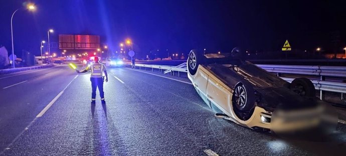 Vuelca un vehículo en la A-15 en Galar, sin heridos.