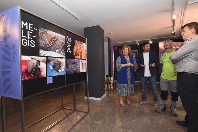 Archivo - Exposición sobre las fosas del franquismo en la Casa Molino, en su apertura el pasado junio