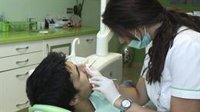 Diputación y Universidad proporcionan dentista gratuito a 650 personas con necesidades de pequeños municipios granadinos